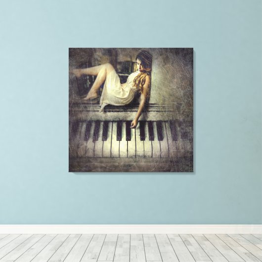 Lady en Piano Keys Canvas Afdruk (Insitu (Houten vloer))