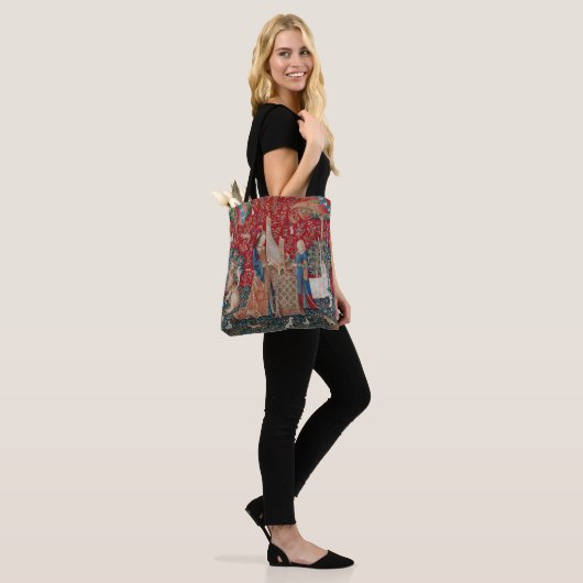Lady en Unicorn Medieval Tapestry Hearing Tote Bag (Op model)