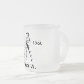 Lady Golfer Gepersonaliseerde naam en jaar Matglas Koffiemok (Voorkant rechts)