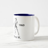 Lady Golfer Gepersonaliseerde naam en jaar Tweekleurige Koffiemok (Voorkant rechts)