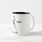 Lady Golfer Gepersonaliseerde naam en jaar Tweekleurige Koffiemok (Voorkant rechts)