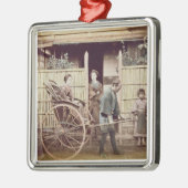 Lady in a rickshaw, c.1890 (gekleurde foto) metalen ornament (Links)