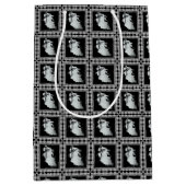 Lady In White Ghost Halloween Medium Cadeauzakje (Voorkant)