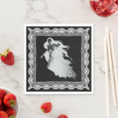 Lady in White Ghost met Lace Halloween Servet (Insitu)