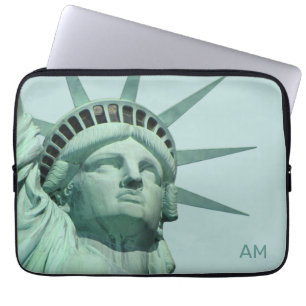 Lady Liberty en Monogram op Light Blue Laptop Sleeve