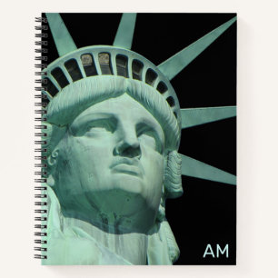 Lady Liberty en monogram op zwart Notitieboek