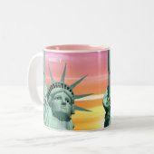 Lady Liberty op Pink Sky Tweekleurige Koffiemok (Voorkant links)