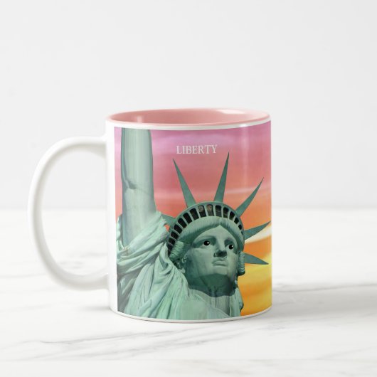 Lady Liberty op Pink Sky Tweekleurige Koffiemok (Links)
