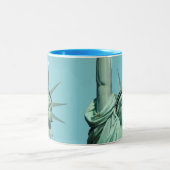 Lady Liberty op Sky Blue Tweekleurige Koffiemok (Center)