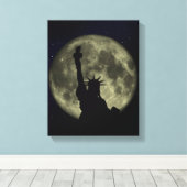 Lady Liberty's Moon Canvas Afdruk (Insitu (Houten vloer))