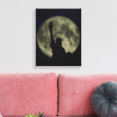 Lady Liberty's Moon Canvas Afdruk (Insitu (Woonkamer))