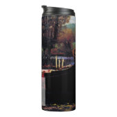 Lady of Shallot op boot JW Waterhouse Art Monogram Thermosbeker (Geroteerd rechts)