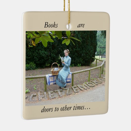 Lady reading keramisch ornament (Rechts)