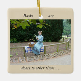 Lady reading keramisch ornament