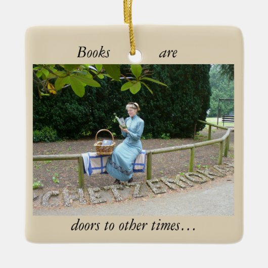 Lady reading keramisch ornament (Voorkant)