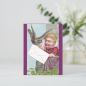 Lady Receives Mail Via Pigeon Briefkaart (Staand voorkant)