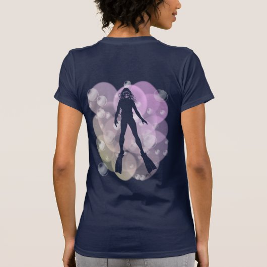 Lady Scuba-duiker in Bubbles T-shirt (Achterkant)