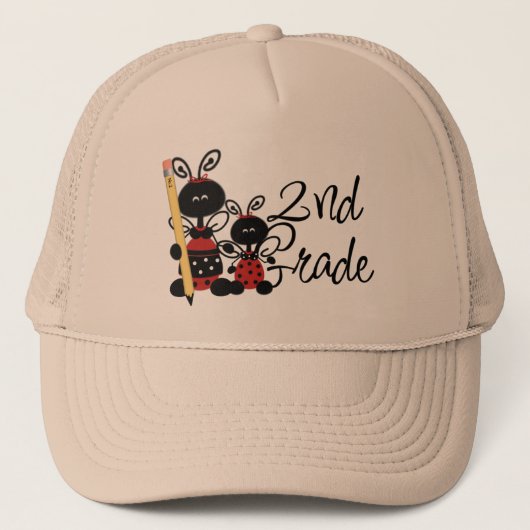 Ladybug 2e Grade Tshirts en cadeaus Trucker Pet (Voorkant)