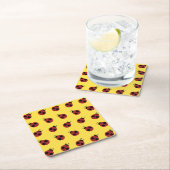 Ladybug 60s retro cool red yellow kartonnen onderzetters (Insitu)