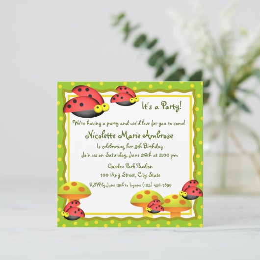 Ladybug Charm / Verjaardag Uitnodigen Kaart (Staand voorkant)