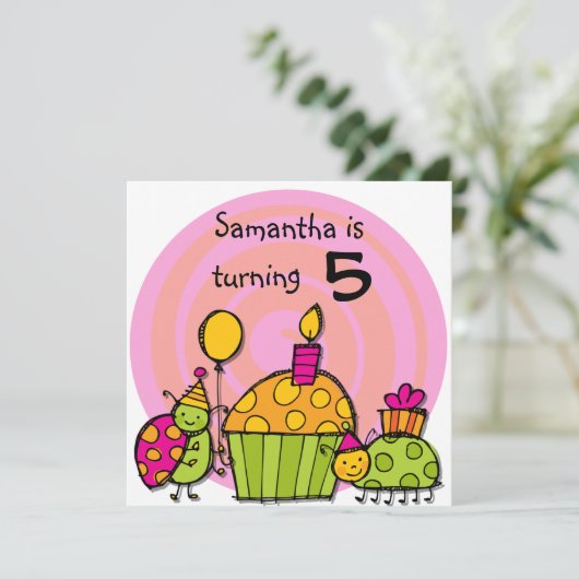 Ladybug Cupcake Gepersonaliseerd Verjaardagsuitnod Kaart (Staand voorkant)
