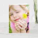 Ladybug en Dandelion Friend Birthday Kaart<br><div class="desc">Het glimlachen van een klein meisje met ladybug en dandelion voor de verjaardag van een vriend</div>