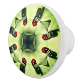 Ladybug in Dogwood Abstracte Natuur Art Keramische Knop (Rechts)