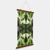 Ladybug in White Dogwood Flower Abstract Hangend Wandkleed (Gebogen)