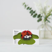 Ladybug op een groen blad visitekaartje (Staand voorkant)