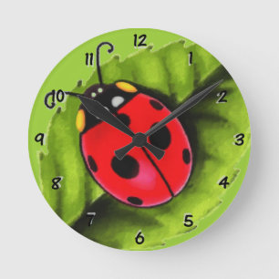 Ladybug op een lef ronde klok