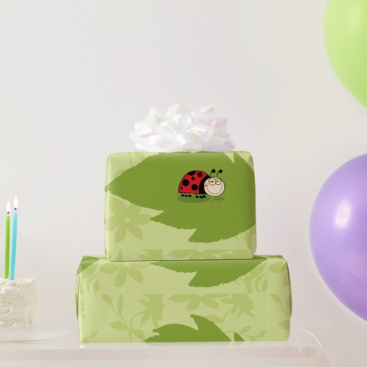 Ladybug op een leppapier cadeaupapier
