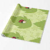 Ladybug op een leppapier cadeaupapier (Uitgerold)