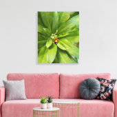 Ladybug op Flowers Canvas Afdruk (Insitu (Woonkamer))