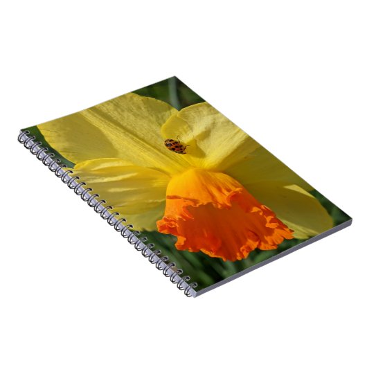 Ladybug op geeldilatine notitieboek (Rechterzijde)