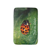 Ladybug op Leaf Close Up Personated Badmat (Voorkant Verticaal)