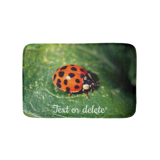 Ladybug op Leaf Close Up Personated Badmat (Voorkant)