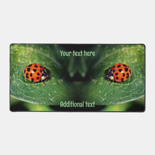 Ladybug op Leaf Close Up Personated Bureaumat (Voorkant)