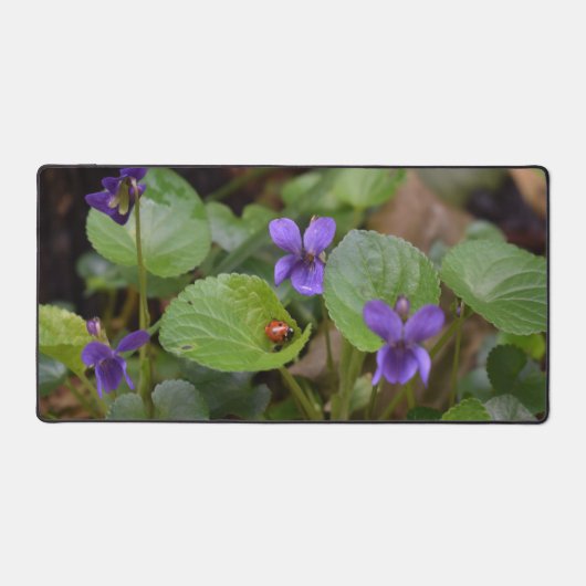 Ladybug op Sweet Violet Flowers Bureaumat (Voorkant)