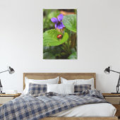 Ladybug op Sweet Violet Flowers Canvas Afdruk (Insitu (Slaapkamer))