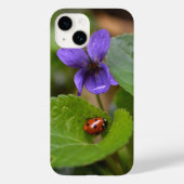 Ladybug op Sweet Violet Flowers Case-Mate iPhone Case (Achterkant)