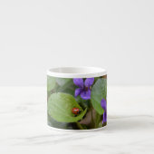 Ladybug op Sweet Violet Flowers Espresso Kop (Voorkant)