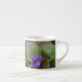 Ladybug op Sweet Violet Flowers Espresso Kop (Rechts)