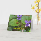 Ladybug op Sweet Violet Flowers Kaart (Gele Bloem)