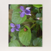 Ladybug op Sweet Violet Flowers Legpuzzel (Verticaal)