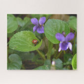 Ladybug op Sweet Violet Flowers Legpuzzel (Horizontaal)