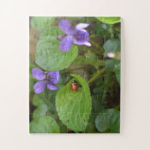 Ladybug op Sweet Violet Flowers Legpuzzel (Verticaal)