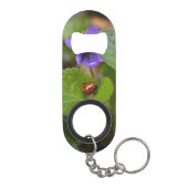 Ladybug op Sweet Violet Flowers Mini Flessenopener (Achterkant)