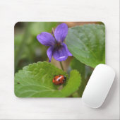 Ladybug op Sweet Violet Flowers Muismat (Met muis)