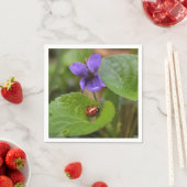 Ladybug op Sweet Violet Flowers Servet (Insitu)