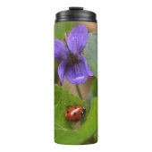 Ladybug op Sweet Violet Flowers Thermosbeker (Voorkant)